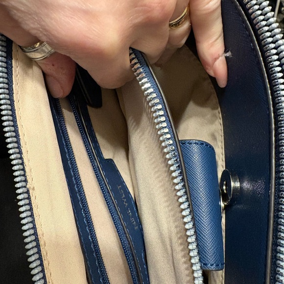 EUC Nine West Navy Crossbody Bag with Silver Chain Strap - Picture 4 of 4